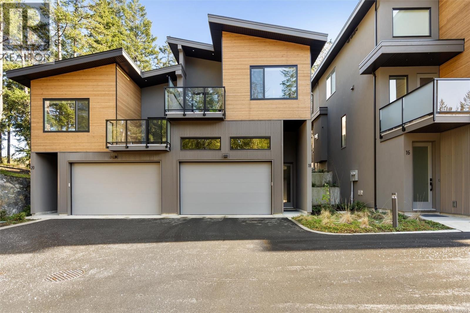 18 3921 Olympian Way, Colwood, British Columbia  V9C 0T1 - Photo 2 - 1024232