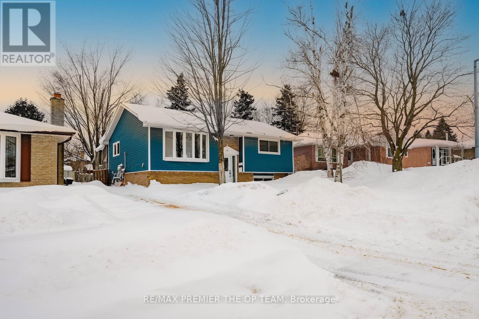 198 Rose Street, Barrie (Wellington), Ontario  L4M 2T9 - Photo 1 - S12736356