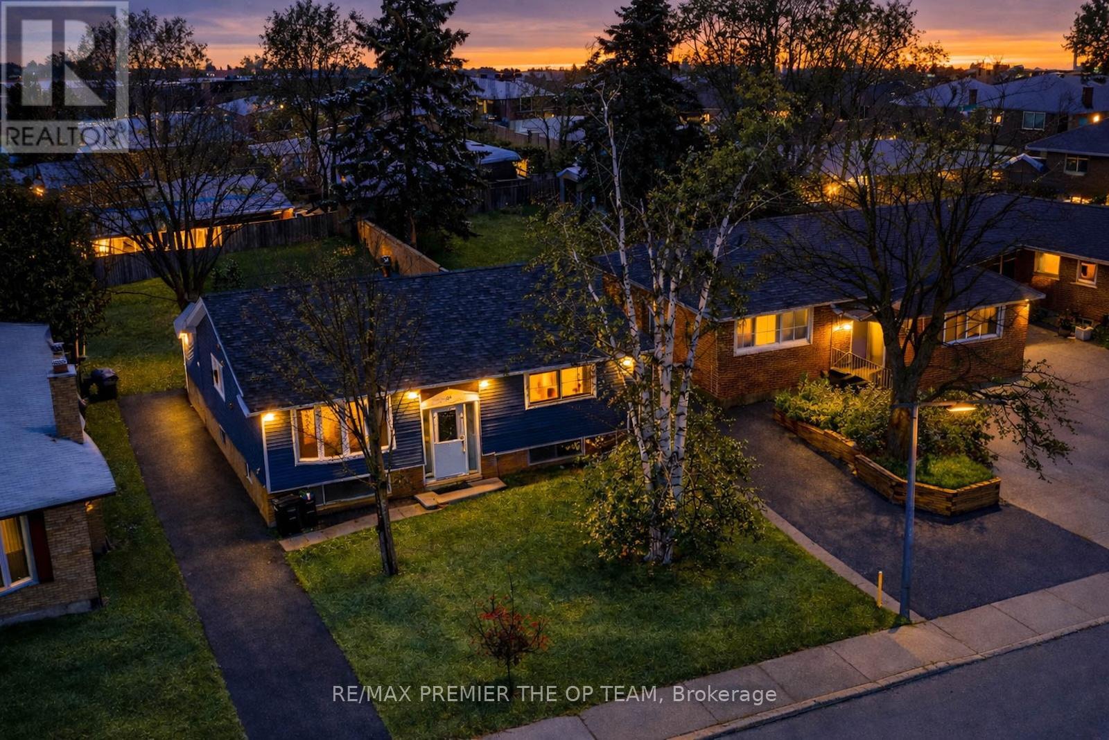 198 Rose Street, Barrie (Wellington), Ontario  L4M 2T9 - Photo 2 - S12736356