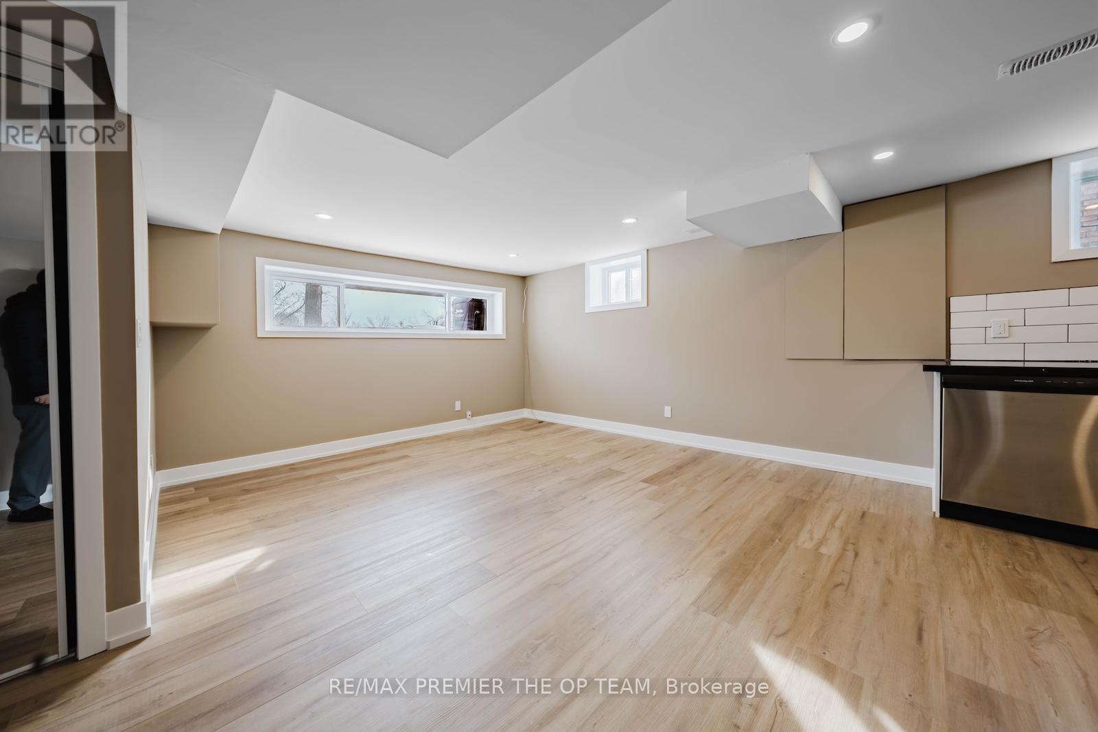 198 Rose Street, Barrie (Wellington), Ontario  L4M 2T9 - Photo 27 - S12736356