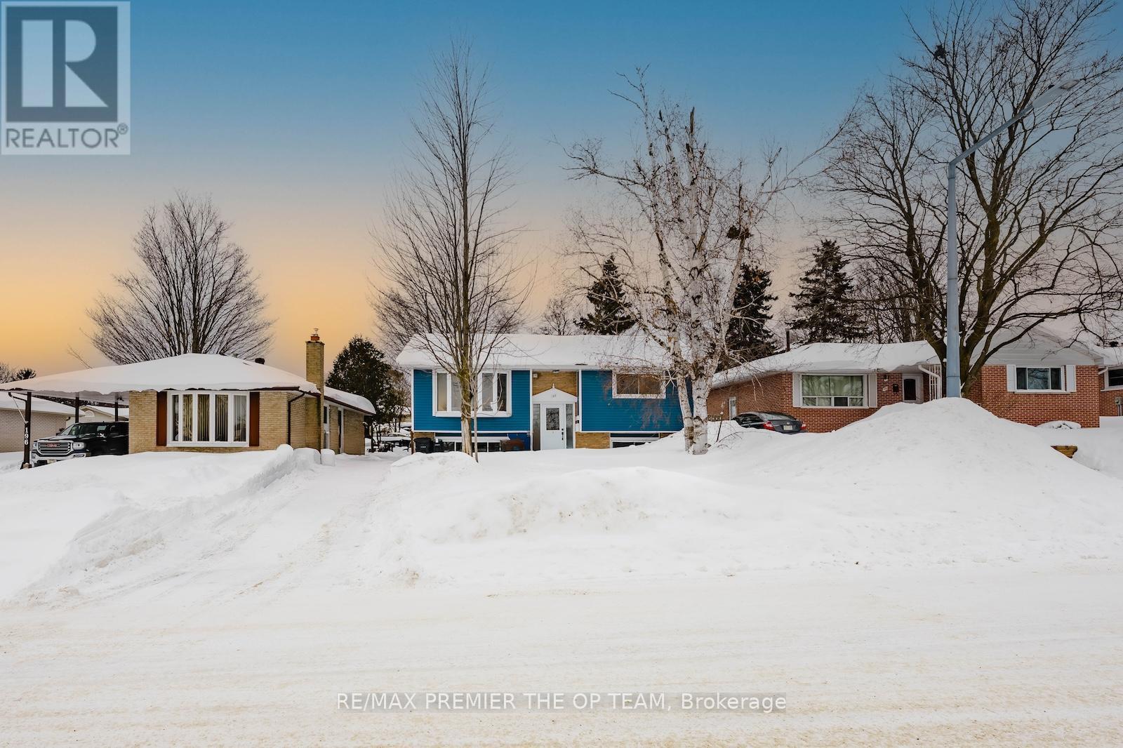 198 Rose Street, Barrie (Wellington), Ontario  L4M 2T9 - Photo 3 - S12736356