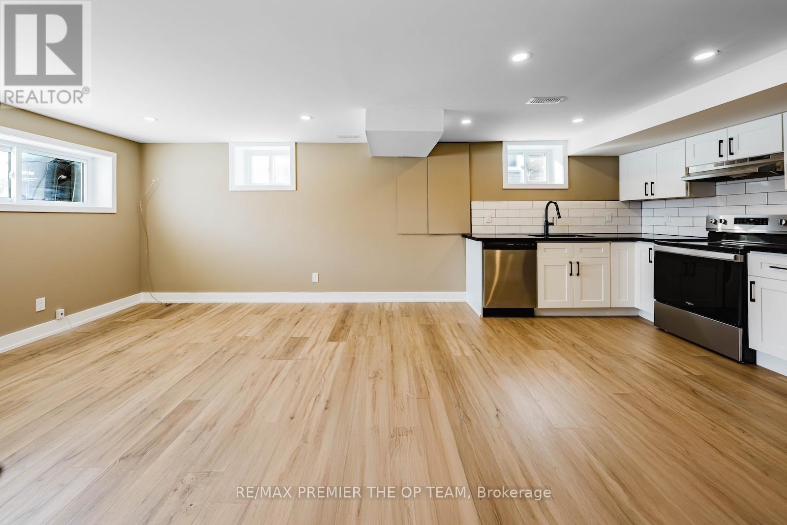 198 Rose Street, Barrie (Wellington), Ontario  L4M 2T9 - Photo 34 - S12736356