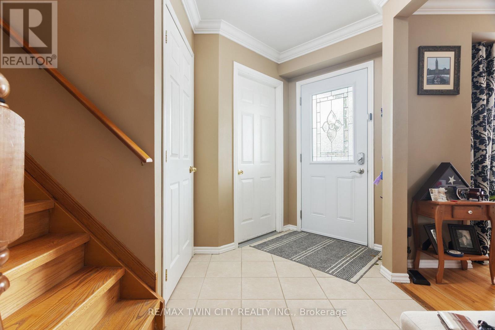 1486 Reynolds Avenue, Burlington, Ontario  L7M 3C1 - Photo 3 - W12736302