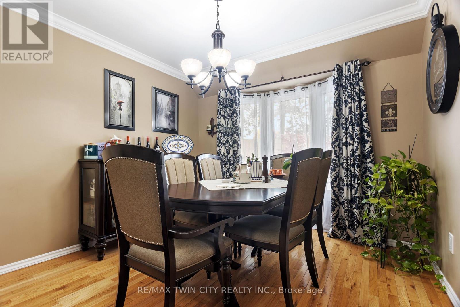 1486 Reynolds Avenue, Burlington, Ontario  L7M 3C1 - Photo 5 - W12736302