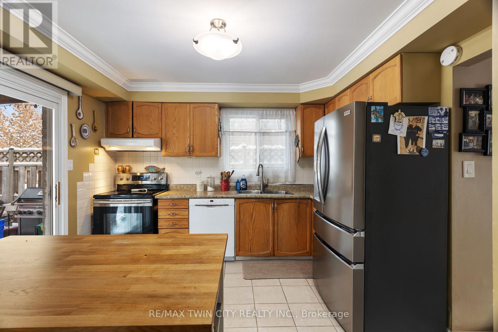 1486 Reynolds Avenue, Burlington, Ontario  L7M 3C1 - Photo 9 - W12736302