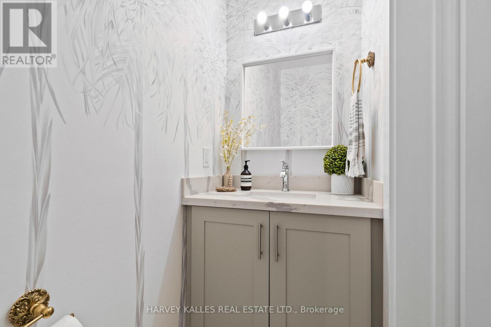 957 Eighth Street, Mississauga, Ontario  L5E 1R6 - Photo 18 - W12736306