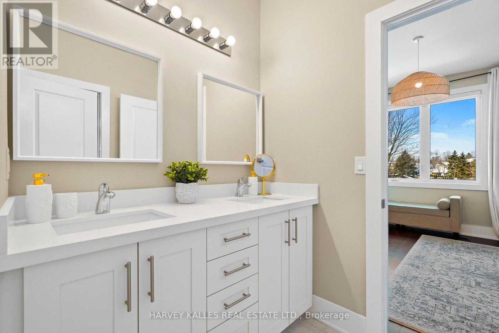 957 Eighth Street, Mississauga, Ontario  L5E 1R6 - Photo 23 - W12736306