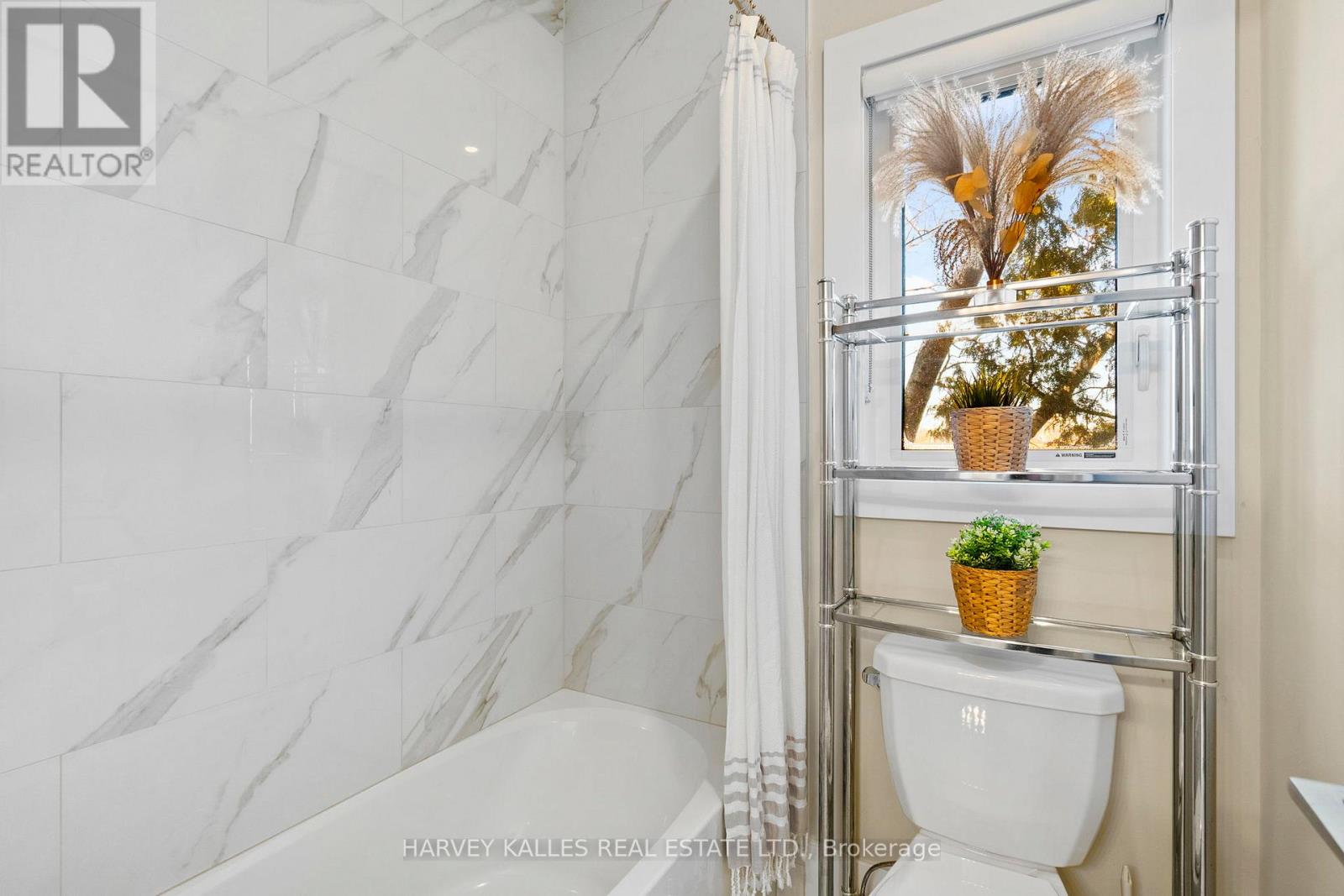 957 Eighth Street, Mississauga, Ontario  L5E 1R6 - Photo 24 - W12736306