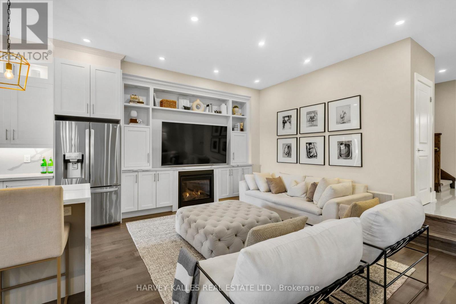 957 Eighth Street, Mississauga, Ontario  L5E 1R6 - Photo 4 - W12736306