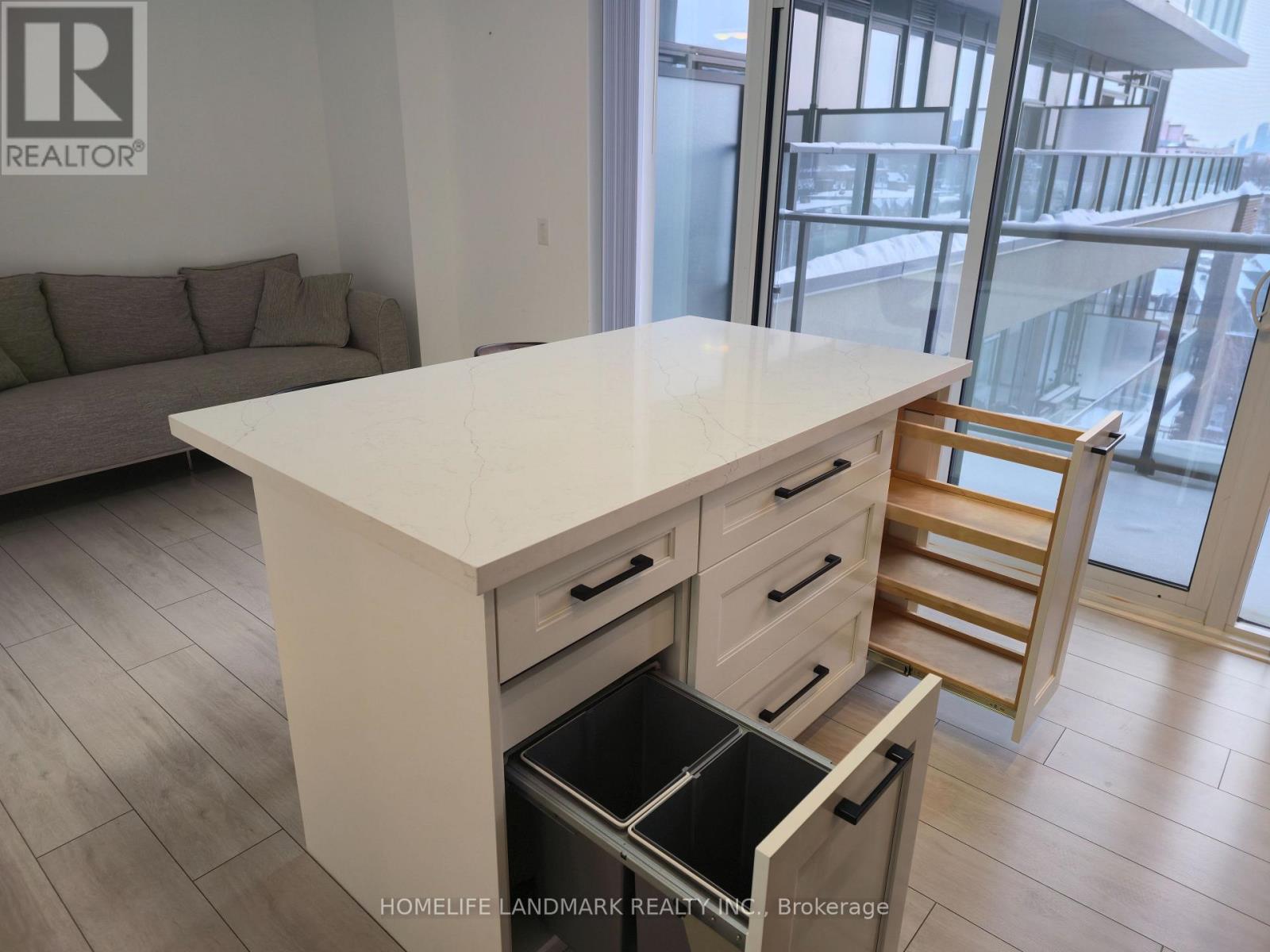 512 - 270 Dufferin Street, Toronto, Ontario  M6K 0H8 - Photo 4 - W12736322