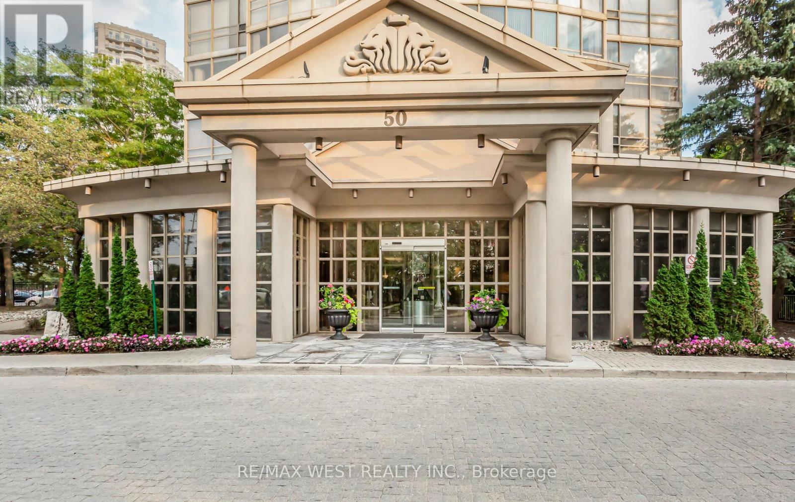 1510 - 50 Eglinton Avenue W, Mississauga, Ontario  L5R 3P5 - Photo 2 - W12736328