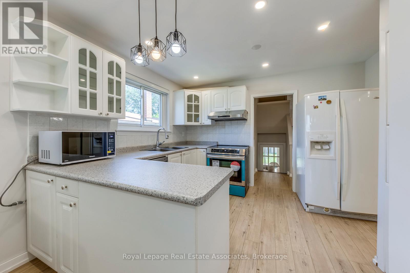 Upper - 1867 Sandgate Crescent, Mississauga, Ontario  L5J 2E7 - Photo 14 - W12736332