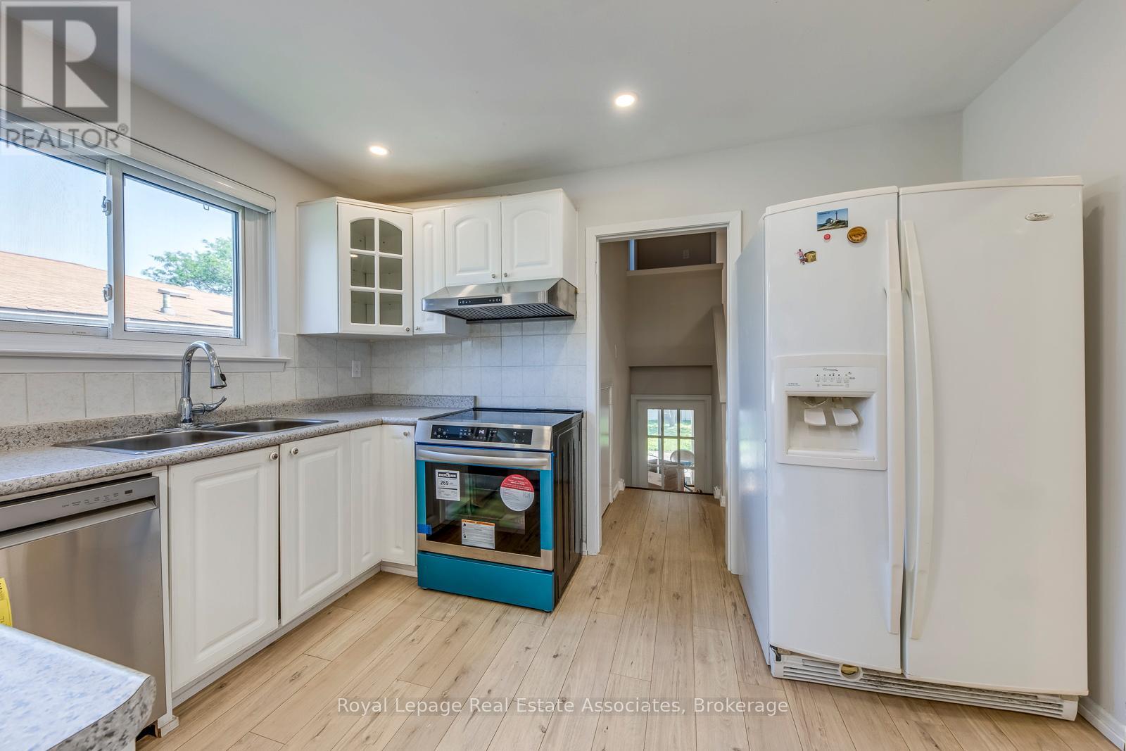 Upper - 1867 Sandgate Crescent, Mississauga, Ontario  L5J 2E7 - Photo 16 - W12736332