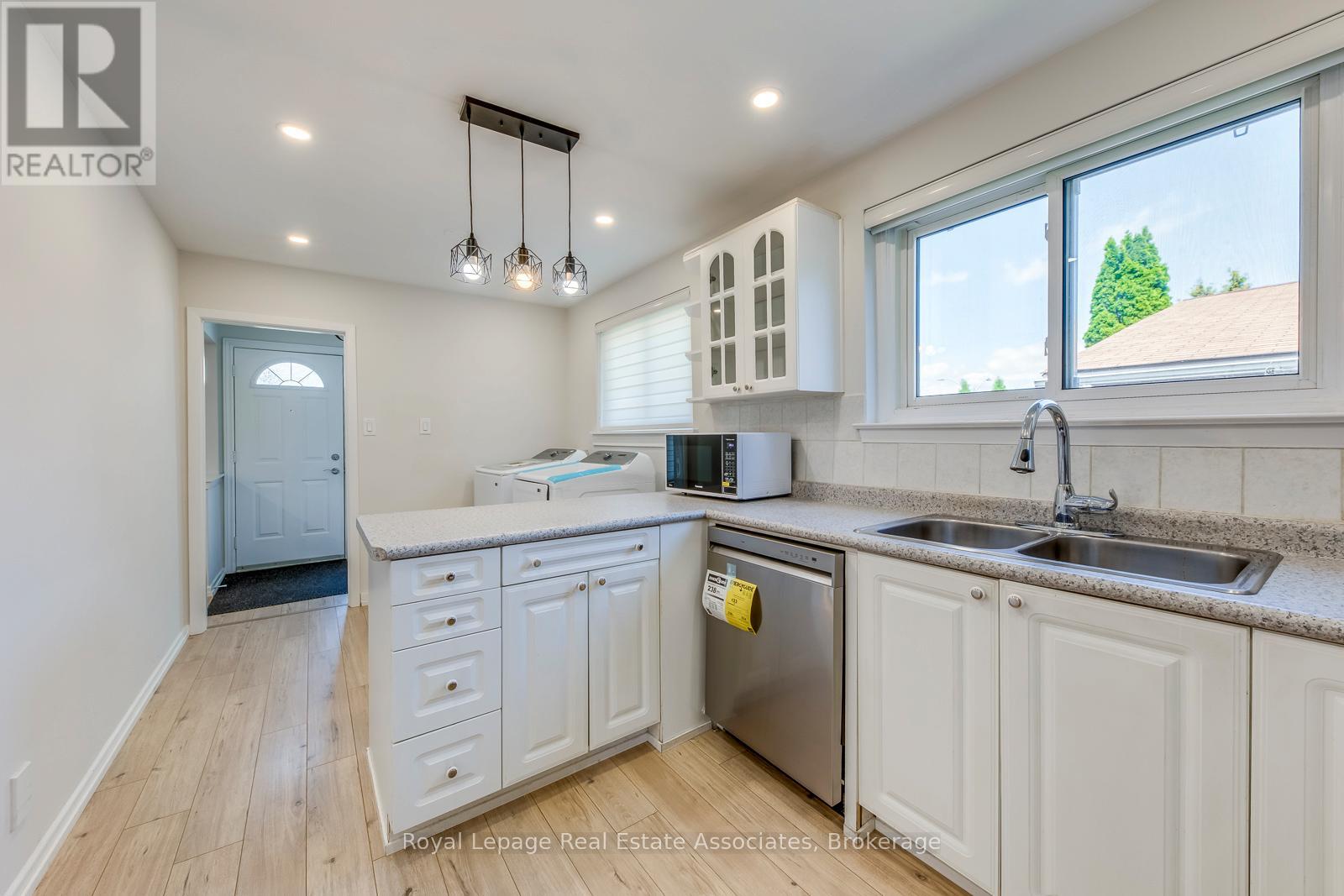 Upper - 1867 Sandgate Crescent, Mississauga, Ontario  L5J 2E7 - Photo 17 - W12736332