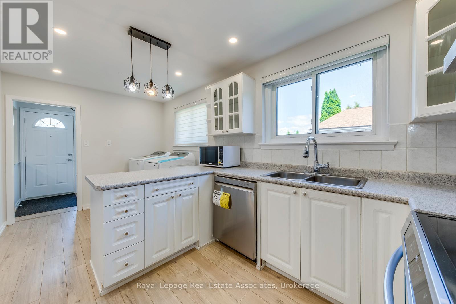 Upper - 1867 Sandgate Crescent, Mississauga, Ontario  L5J 2E7 - Photo 18 - W12736332