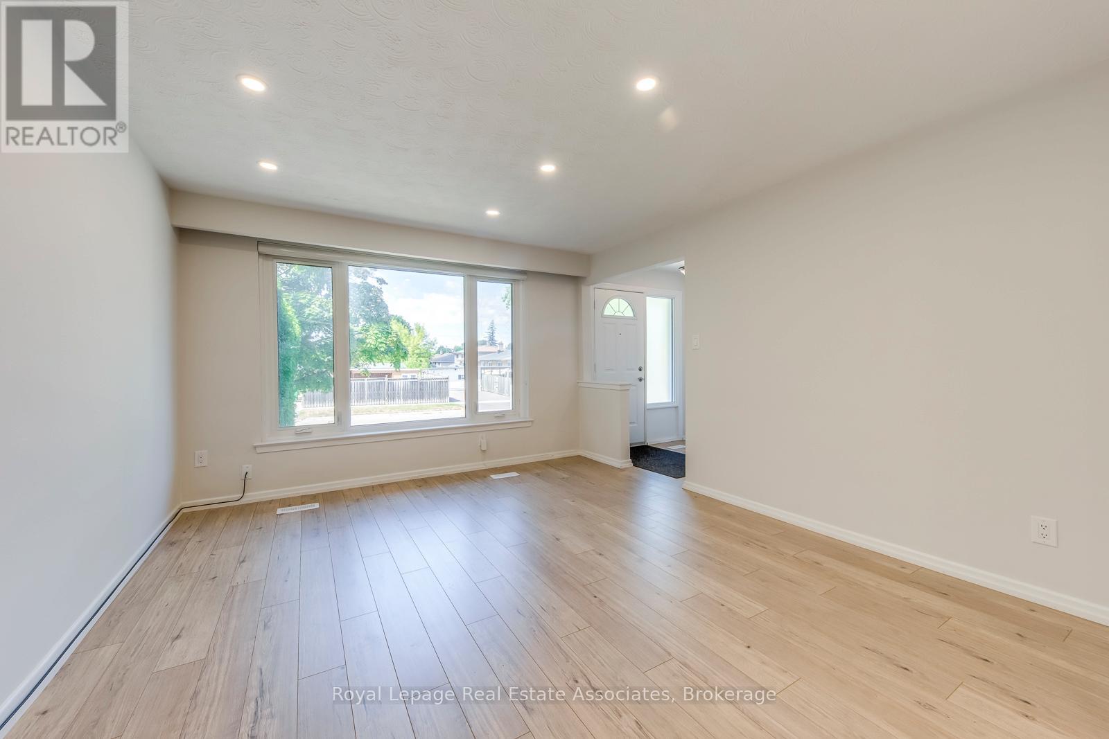Upper - 1867 Sandgate Crescent, Mississauga, Ontario  L5J 2E7 - Photo 6 - W12736332