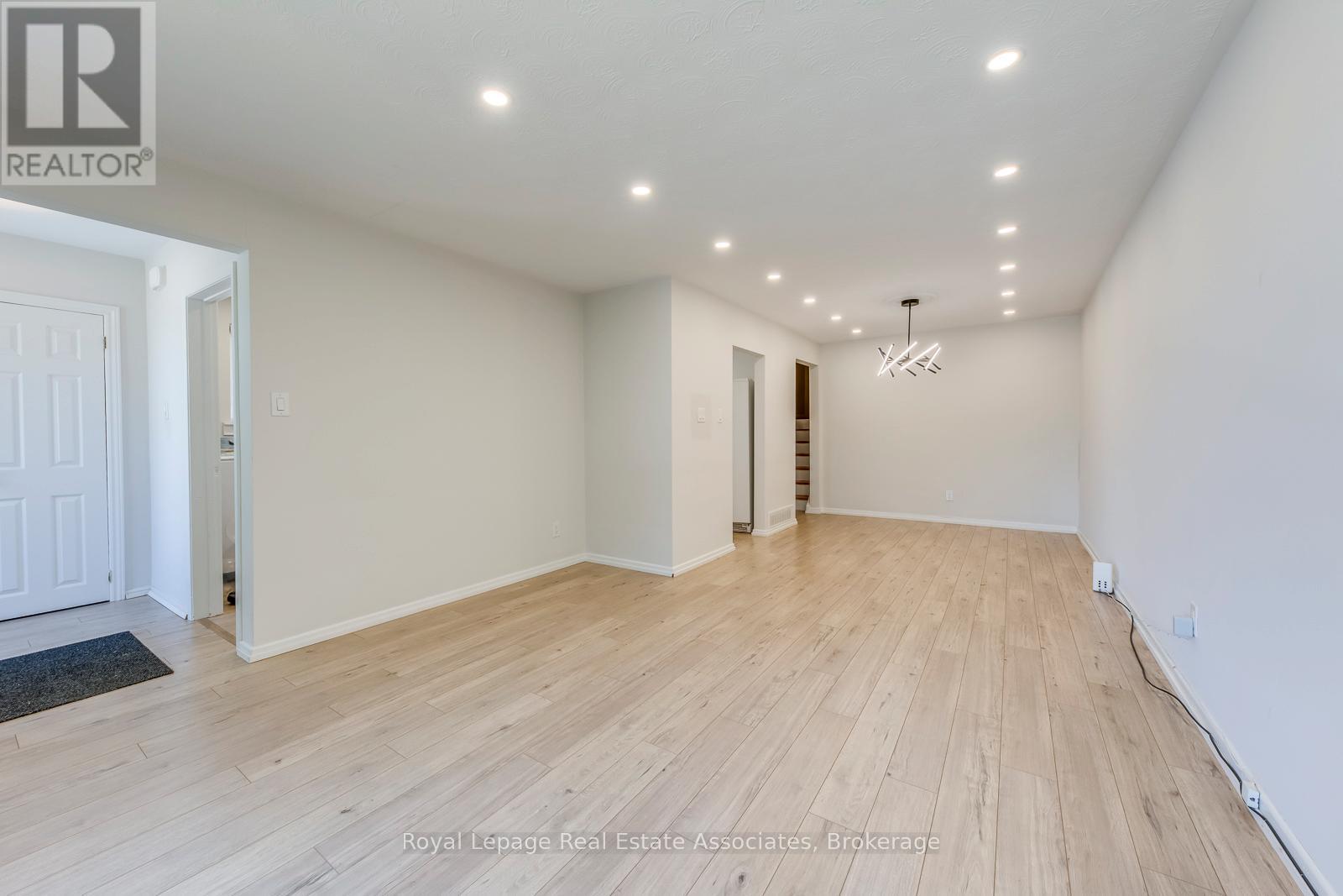 Upper - 1867 Sandgate Crescent, Mississauga, Ontario  L5J 2E7 - Photo 8 - W12736332