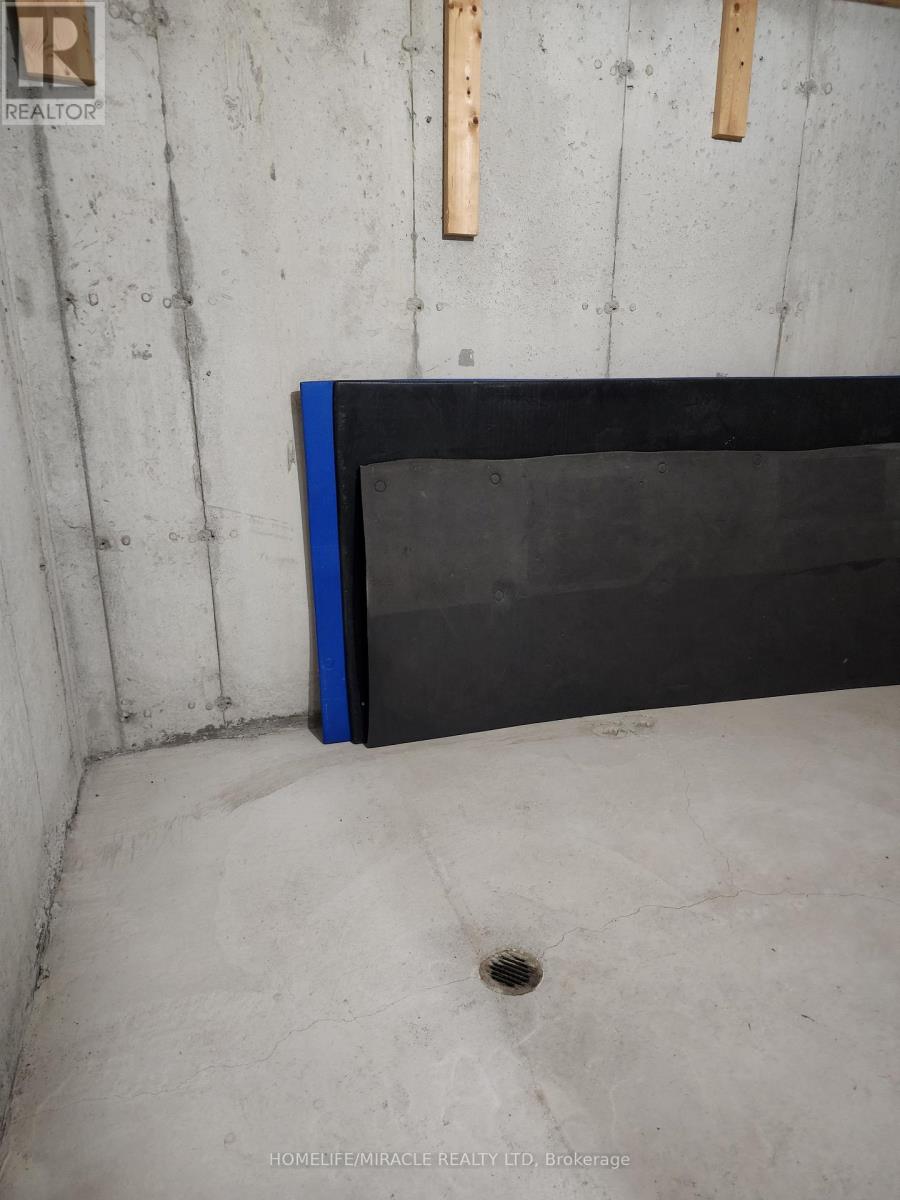 75 Vanderpool Crescent, Brampton, Ontario  L6P 3W2 - Photo 12 - W12736334