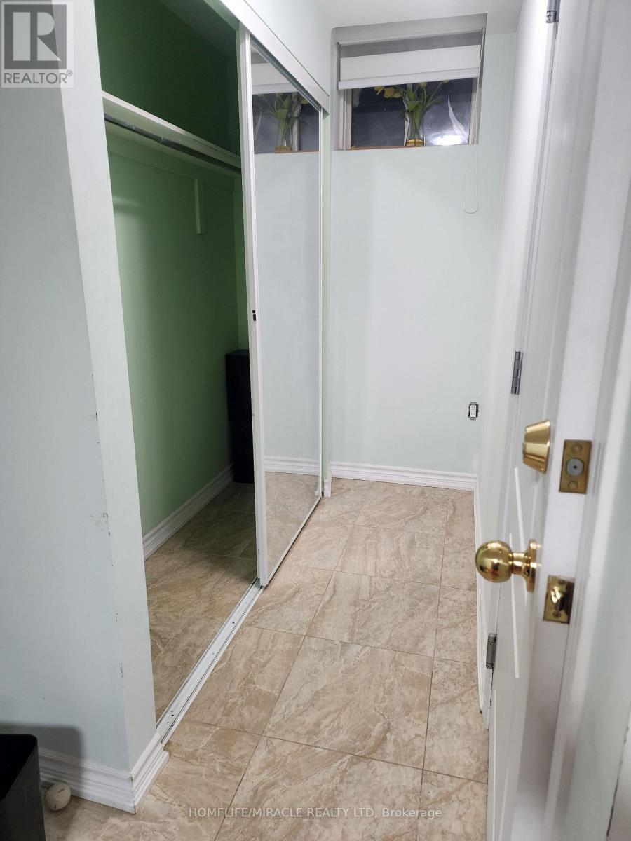 75 Vanderpool Crescent, Brampton, Ontario  L6P 3W2 - Photo 13 - W12736334