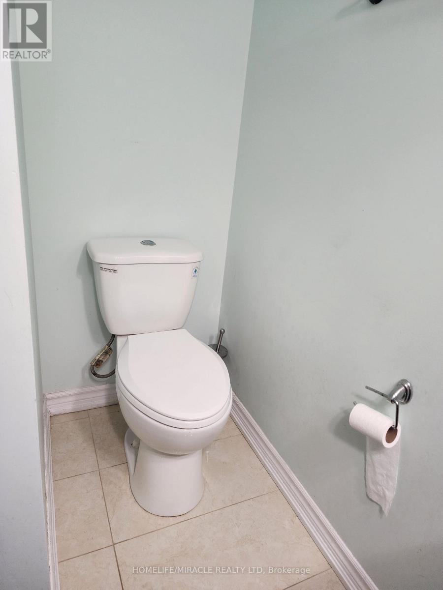 75 Vanderpool Crescent, Brampton, Ontario  L6P 3W2 - Photo 7 - W12736334