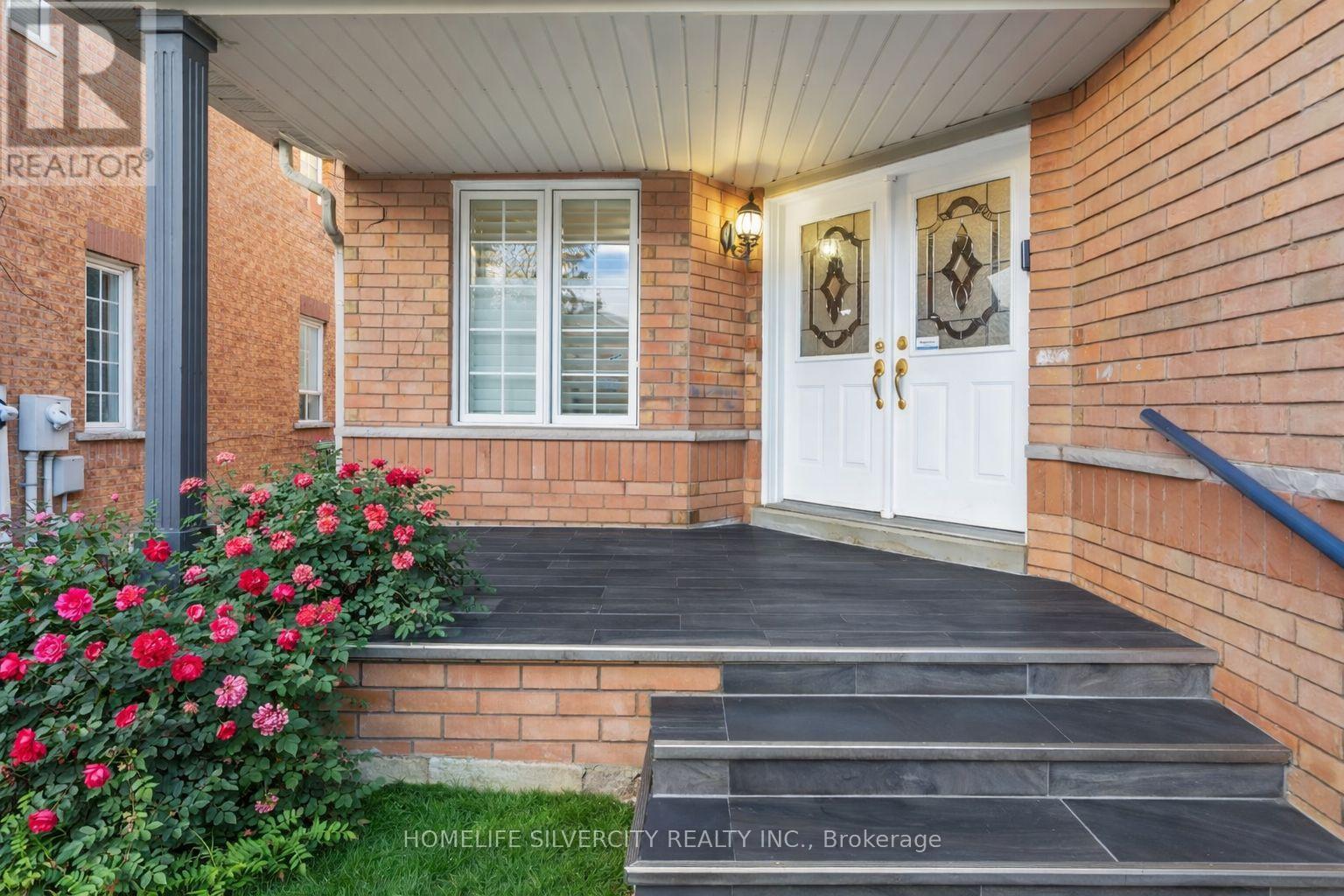 16 Coralreef Crescent, Brampton, Ontario  L6R 2H5 - Photo 3 - W12736364