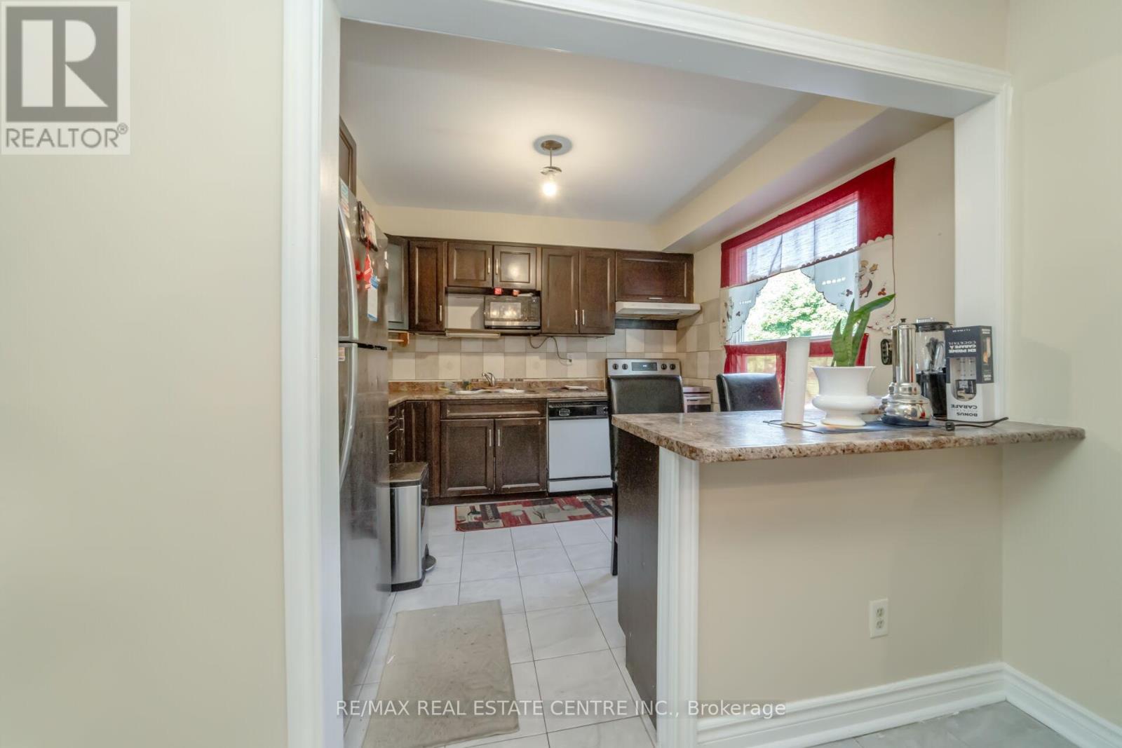 10 Fanshawe Drive, Brampton, Ontario  L6Z 1A9 - Photo 12 - W12736390