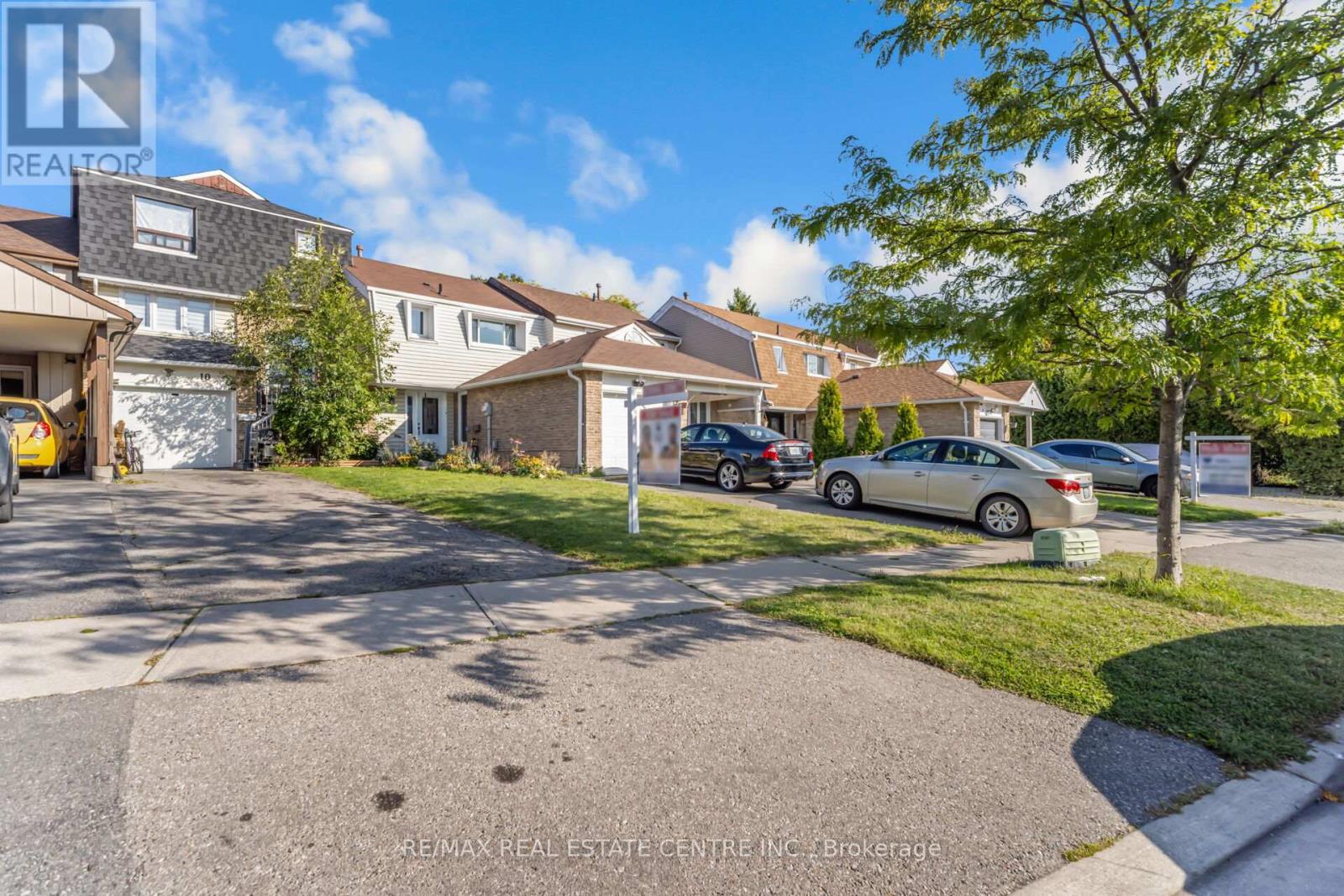 10 Fanshawe Drive, Brampton, Ontario  L6Z 1A9 - Photo 2 - W12736390