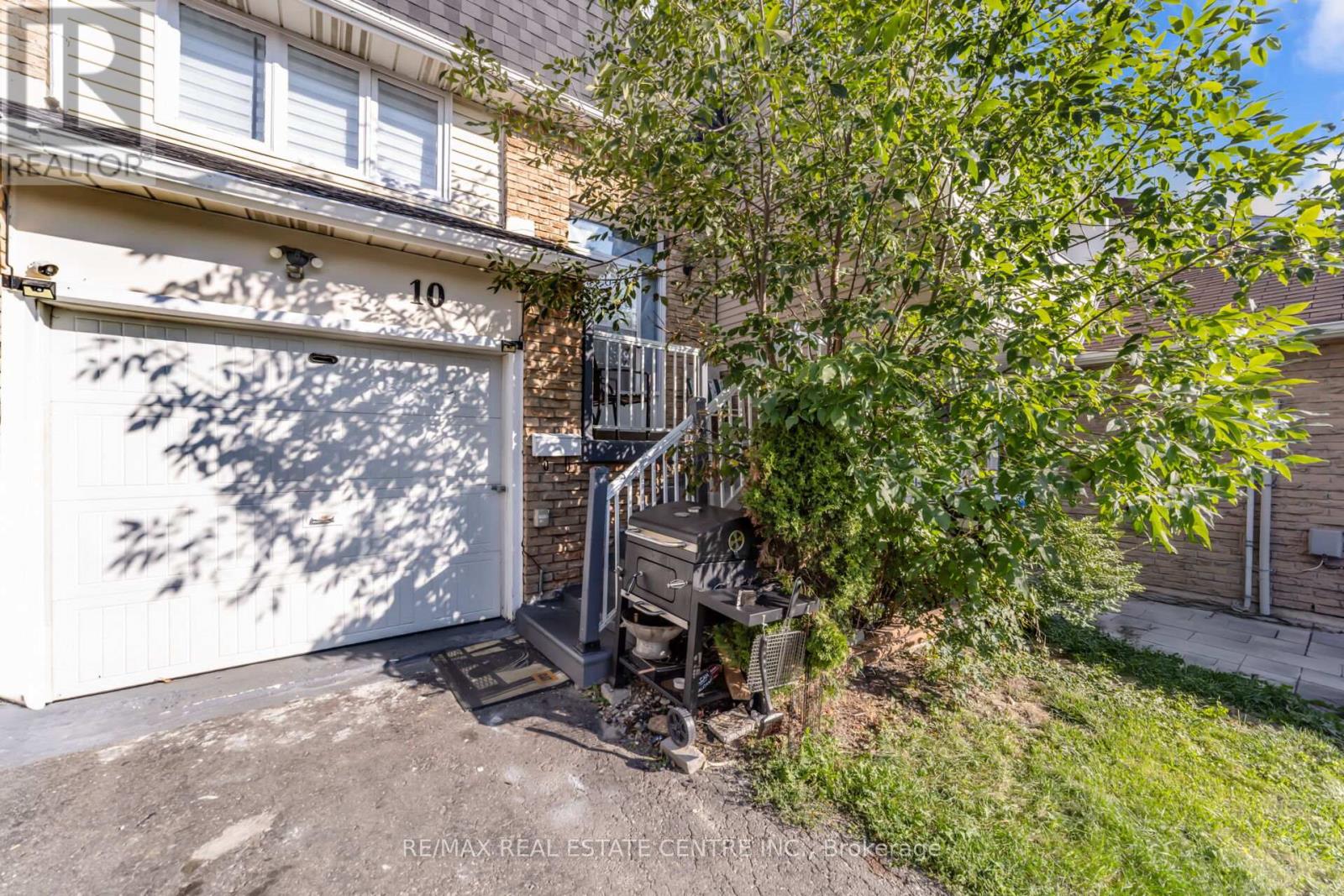 10 Fanshawe Drive, Brampton, Ontario  L6Z 1A9 - Photo 4 - W12736390