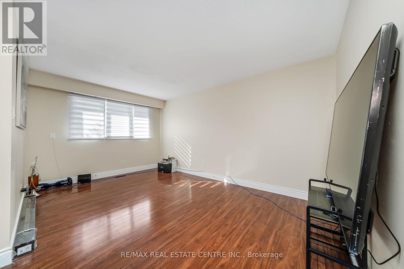 10 Fanshawe Drive, Brampton, Ontario  L6Z 1A9 - Photo 7 - W12736390