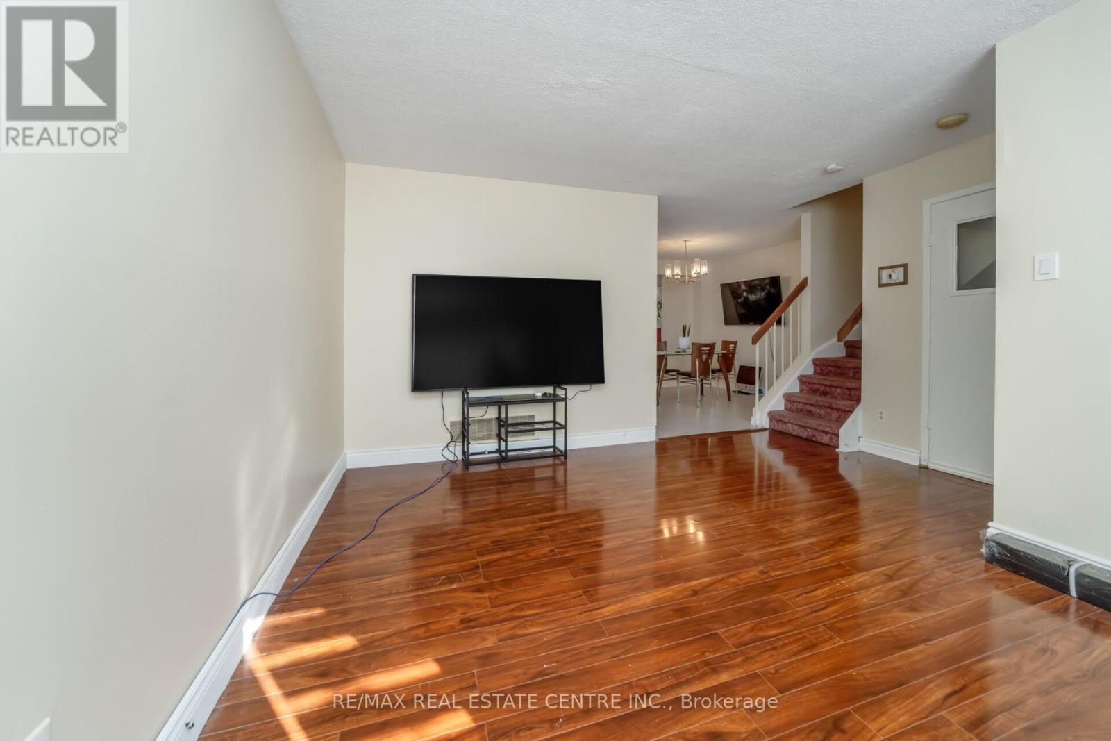 10 Fanshawe Drive, Brampton, Ontario  L6Z 1A9 - Photo 9 - W12736390