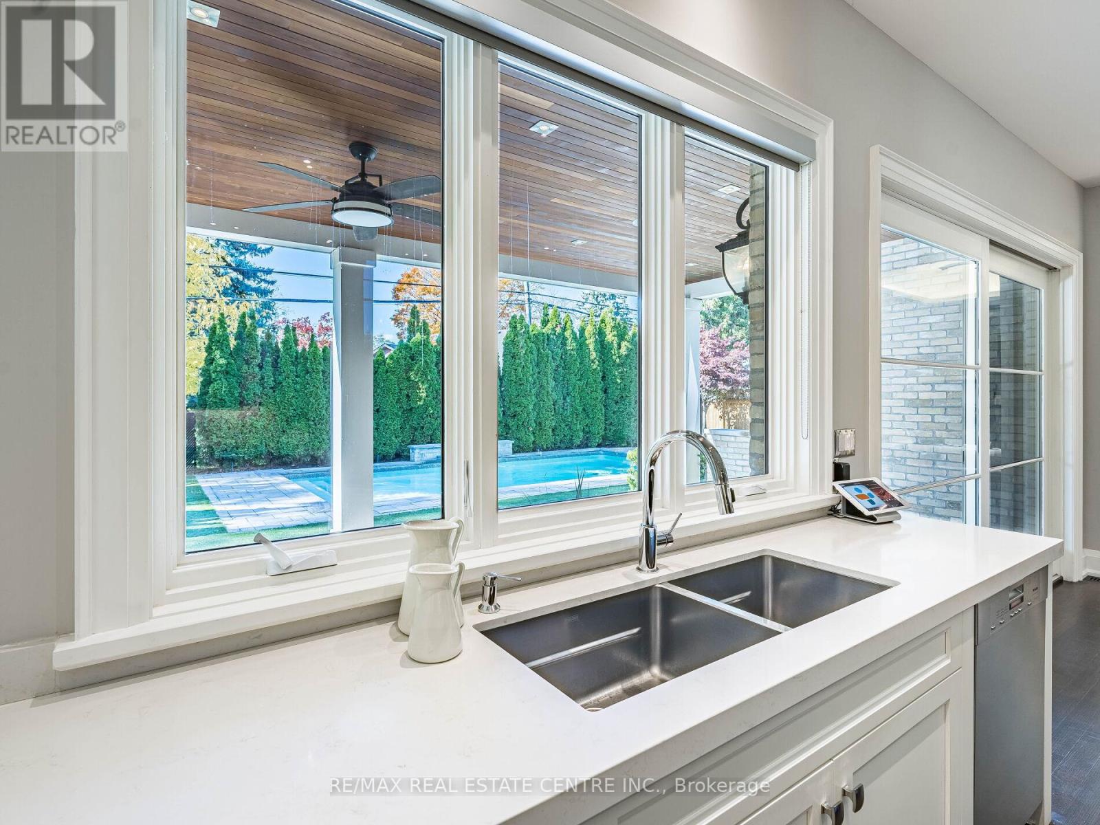 122 Wimbleton Road, Toronto, Ontario  M9A 3S6 - Photo 17 - W12736436