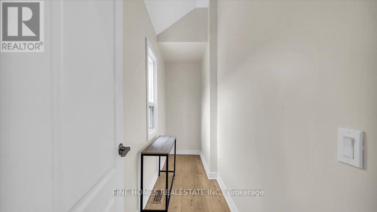 70 Dunraven Drive, Toronto, Ontario  M6M 1H2 - Photo 12 - W12736446