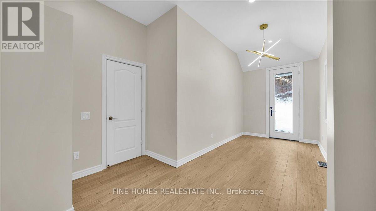 70 Dunraven Drive, Toronto, Ontario  M6M 1H2 - Photo 13 - W12736446