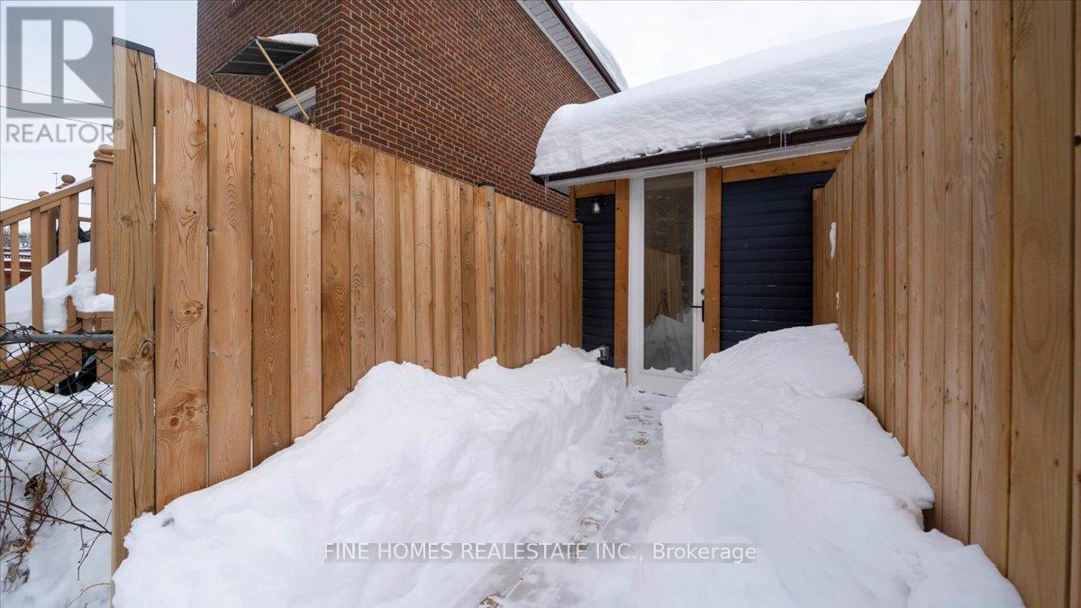 70 Dunraven Drive, Toronto, Ontario  M6M 1H2 - Photo 15 - W12736446