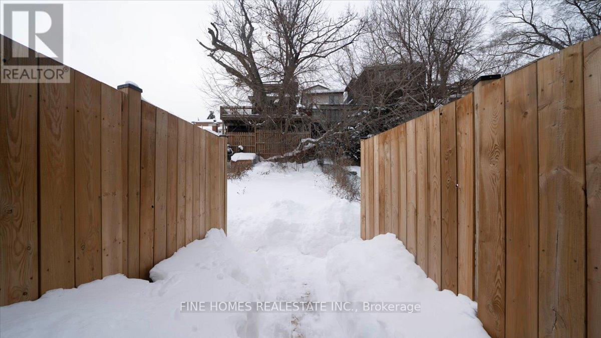 70 Dunraven Drive, Toronto, Ontario  M6M 1H2 - Photo 16 - W12736446