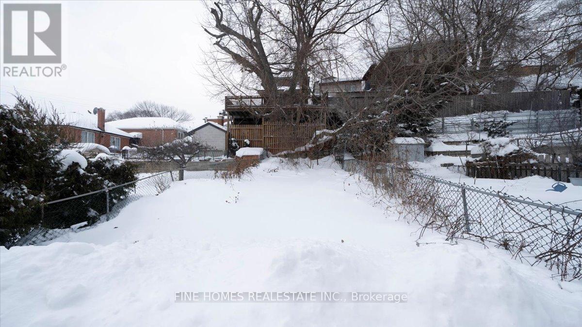 70 Dunraven Drive, Toronto, Ontario  M6M 1H2 - Photo 17 - W12736446