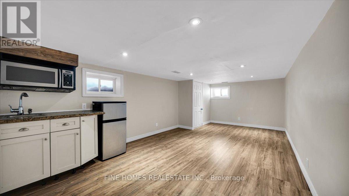 70 Dunraven Drive, Toronto, Ontario  M6M 1H2 - Photo 22 - W12736446