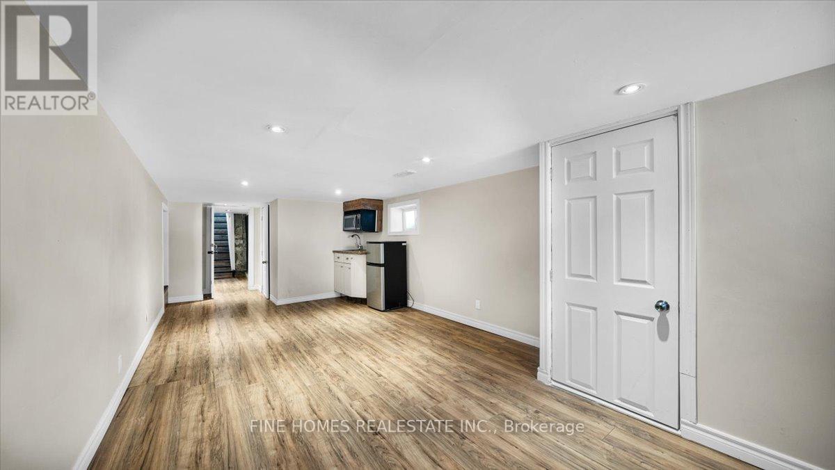 70 Dunraven Drive, Toronto, Ontario  M6M 1H2 - Photo 23 - W12736446