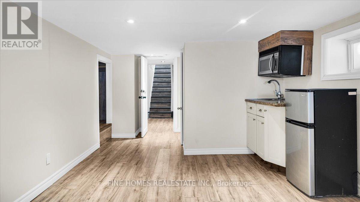 70 Dunraven Drive, Toronto, Ontario  M6M 1H2 - Photo 25 - W12736446