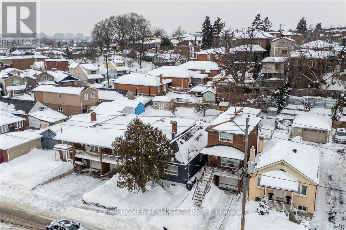 70 Dunraven Drive, Toronto, Ontario  M6M 1H2 - Photo 29 - W12736446