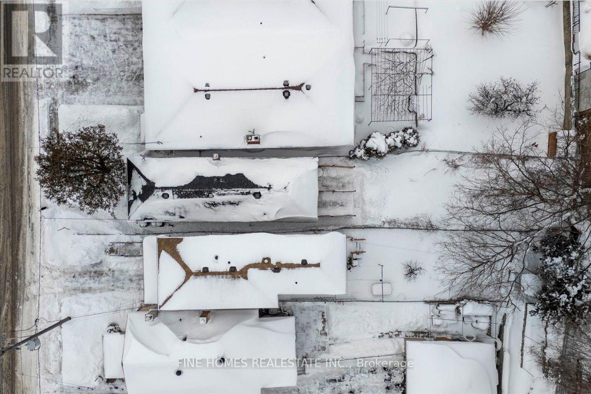 70 Dunraven Drive, Toronto, Ontario  M6M 1H2 - Photo 30 - W12736446