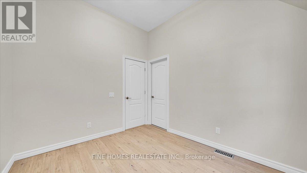 70 Dunraven Drive, Toronto, Ontario  M6M 1H2 - Photo 9 - W12736446