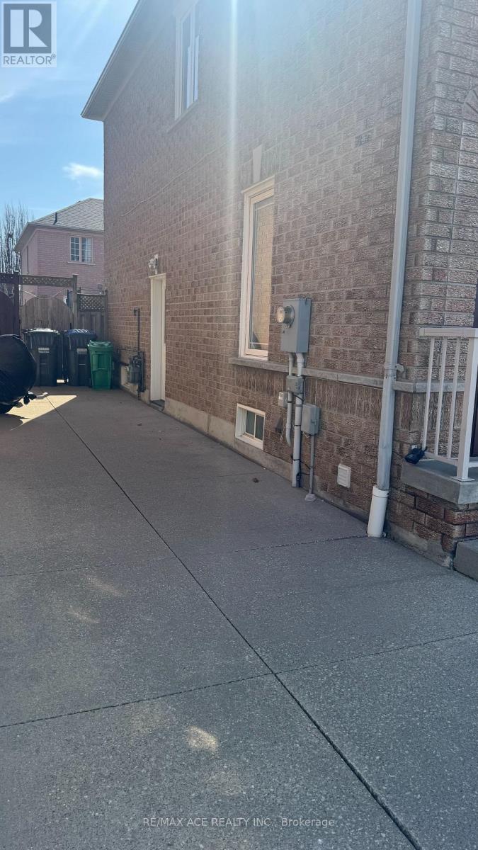 Bsmt - 3 Streamside Lane, Brampton, Ontario  L6R 2A9 - Photo 3 - W12736464