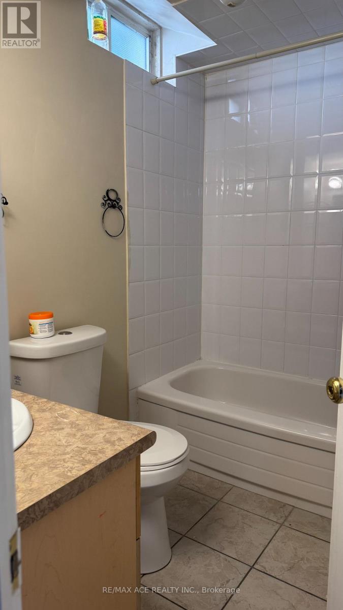 Bsmt - 3 Streamside Lane, Brampton, Ontario  L6R 2A9 - Photo 9 - W12736464