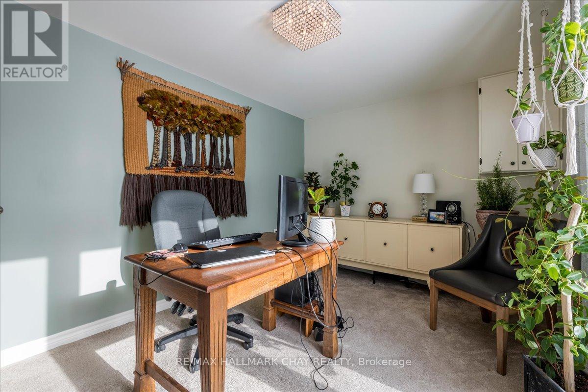 3302 Innisfil Beach Road, Innisfil, Ontario  L9S 4C7 - Photo 18 - N12734828