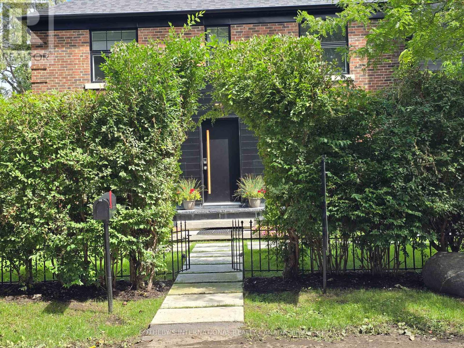 159 Humbervale Boulevard, Toronto, Ontario  M8Y 3P9 - Photo 2 - W12728724