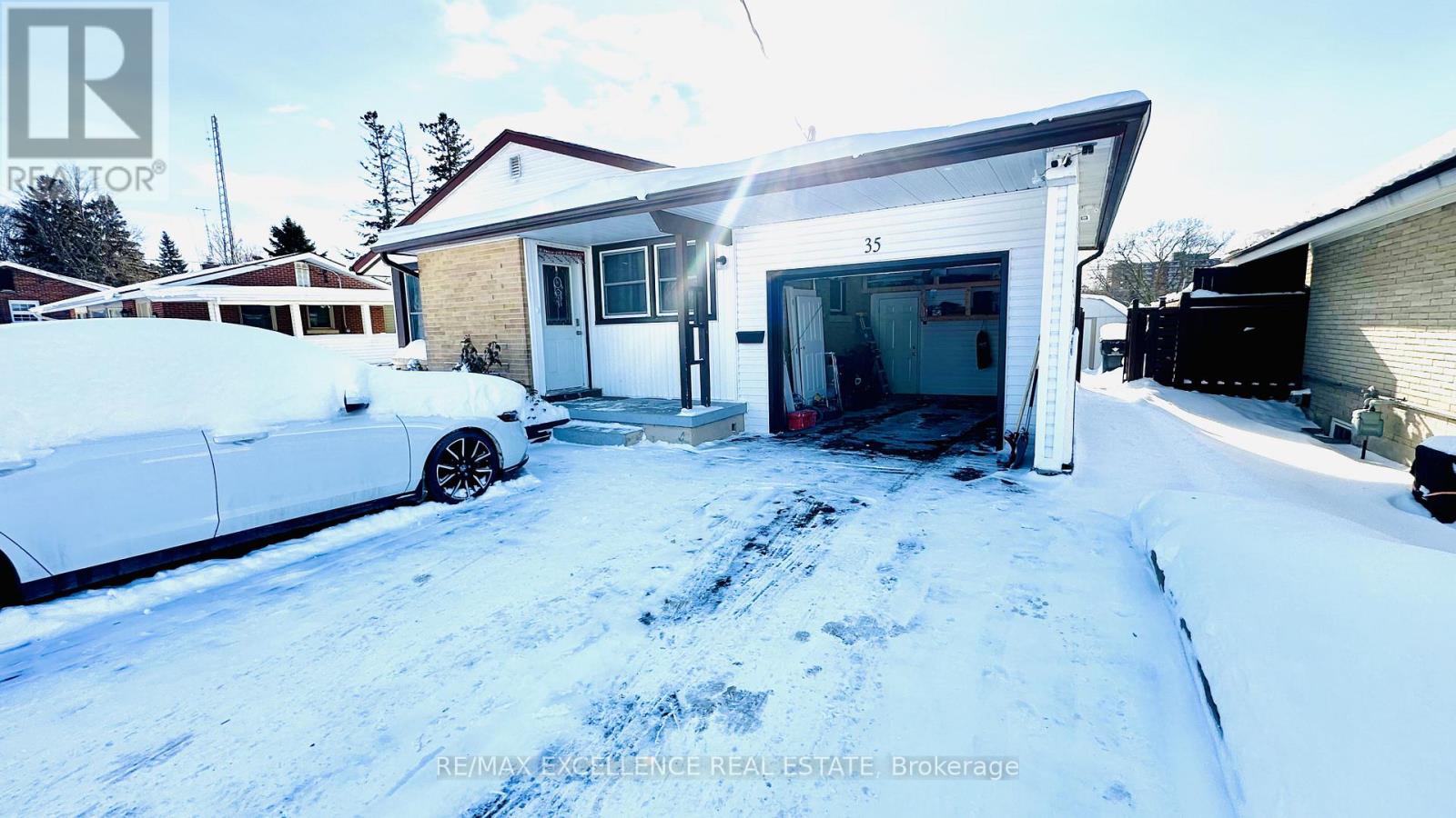 35 Siebert Avenue, Kitchener, Ontario  N2C 2A5 - Photo 2 - X12736296