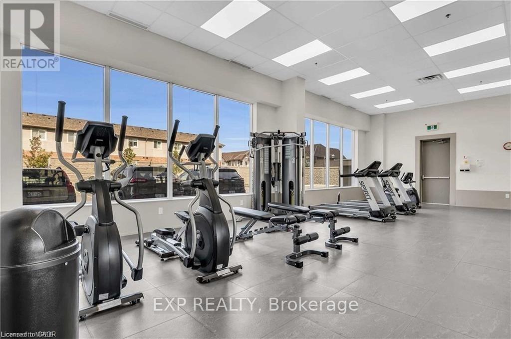 550 North Service Road, Grimsby, Ontario  L3M 4E8 - Photo 12 - X12736314