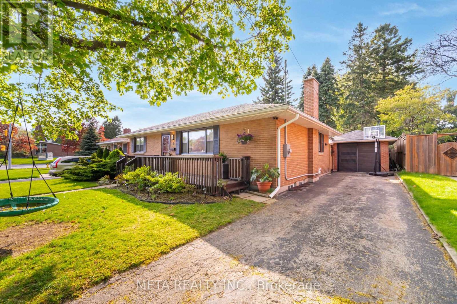 4 Greenview Street, Guelph, Ontario  N1E 1Y3 - Photo 2 - X12736352