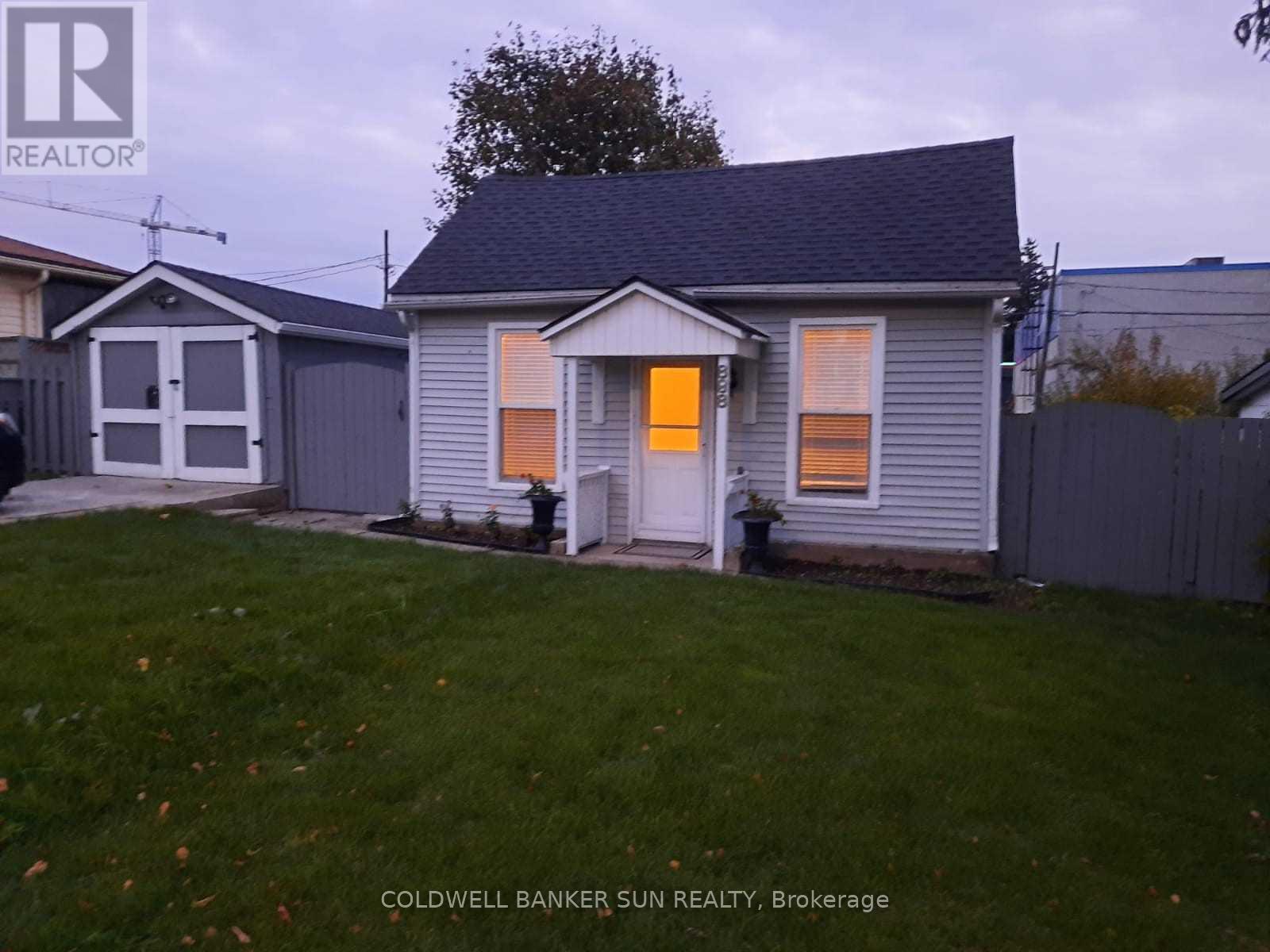 888 NELLIS STREET, Woodstock, Ontario